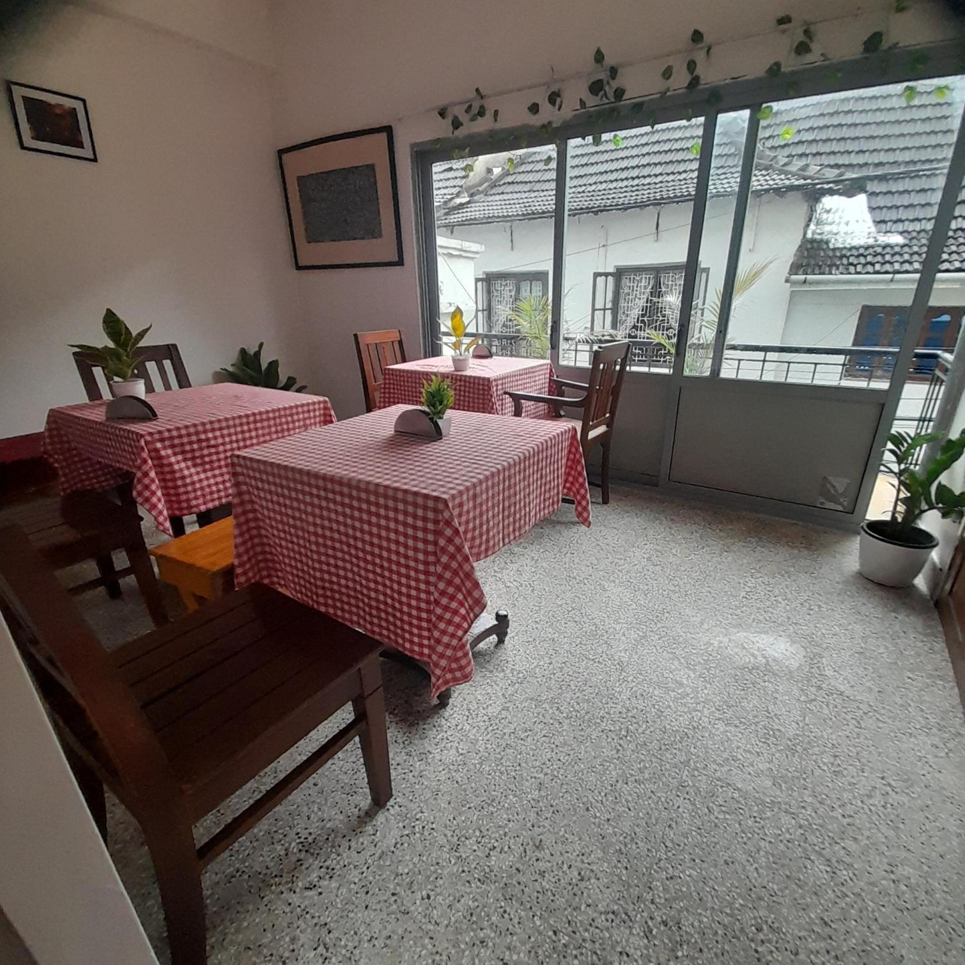 Mother Tree Inn Kochi Dış mekan fotoğraf